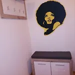 Daire Yellow Apartment, Podgoriçe