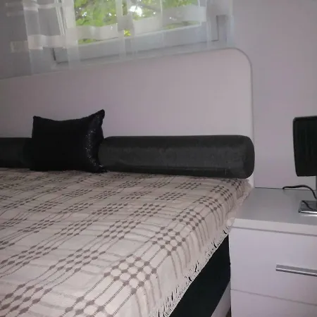 Daire Yellow Apartment, *