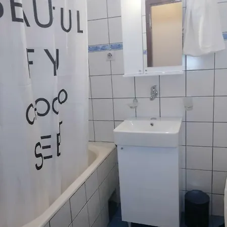 公寓 Yellow Apartment, *