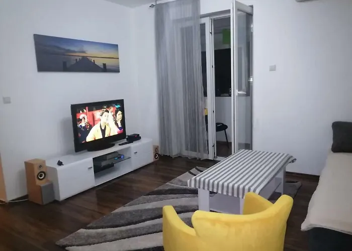 Yellow Apartment, Lejlighed *