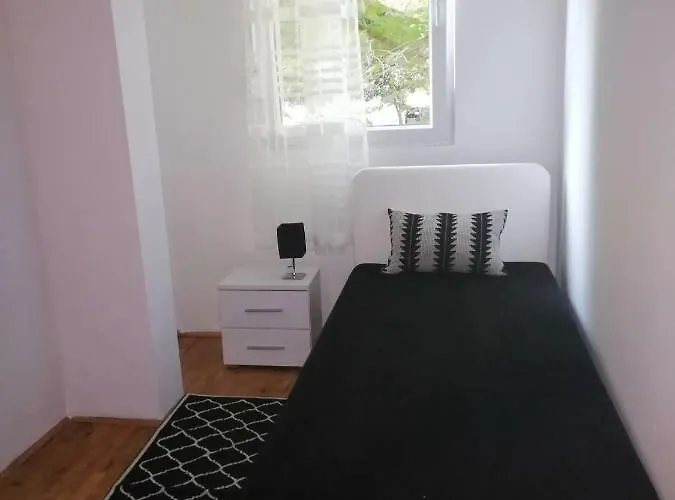 Yellow Apartment, Lejlighed Podgorica